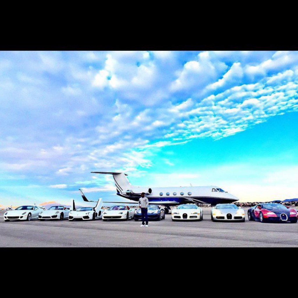 floyd-mayweather-shows-cars-private-jet